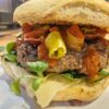 SPICY BURGER con nachos e salsa DIP piccantina
